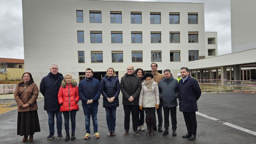 La vicepresidenta y consejera de Familia e Igualdad de Oportunidades, Isabel Blanco, durante la visita con autoridades