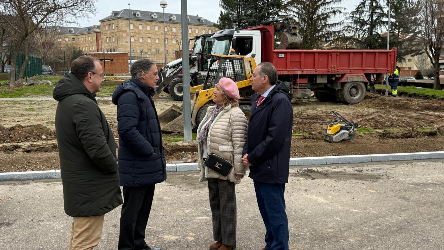 El alcalde de Salamanca, Carlos García Carbayo, ha visitado las obras