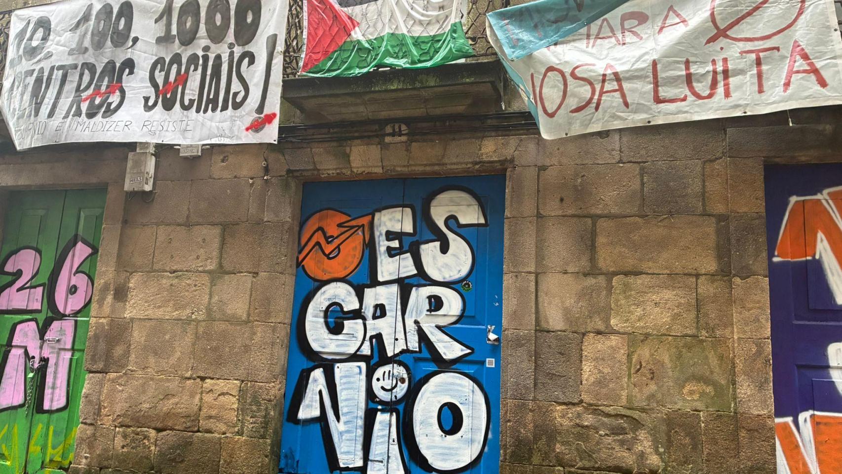 El C.S.O.A. Escárnio e Maldizer en la rúa Algalia de Abaixo de Santiago