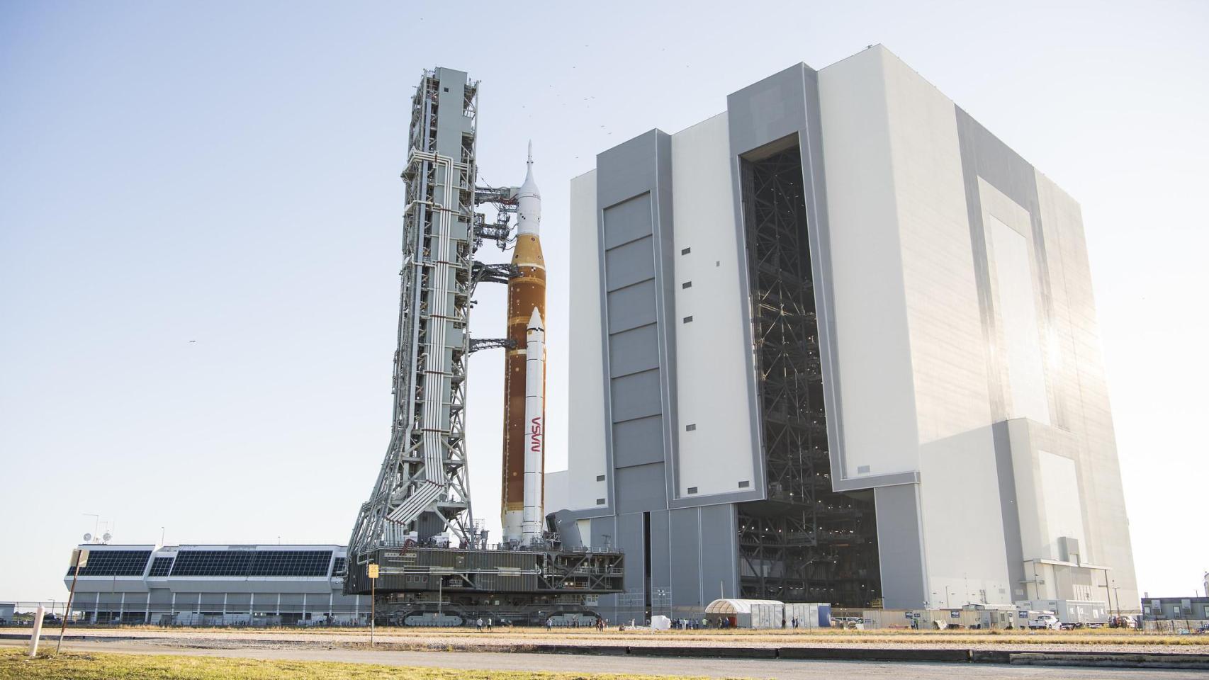 Salida del edificio de ensamblaje del SLS de Armtes I
