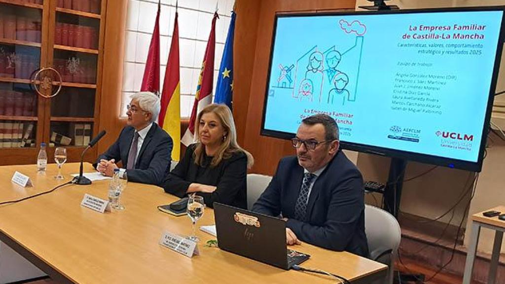 Rafael Ruiz, Ángela González Moreno y Francisco José Sáez Martínez, de izquierda a derecha.