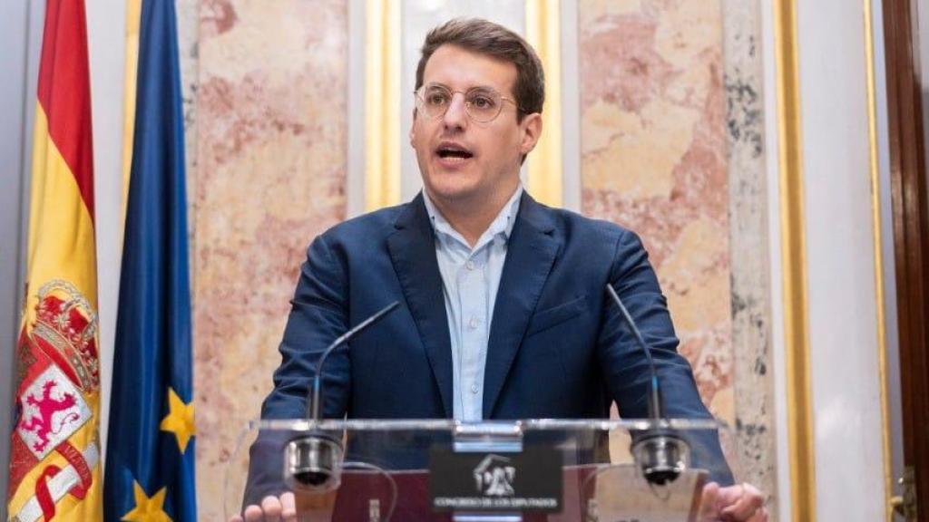 Jorge Pueyo, en rueda de prensa en el Congreso