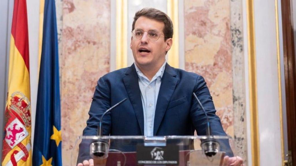 Jorge Pueyo, en rueda de prensa en el Congreso