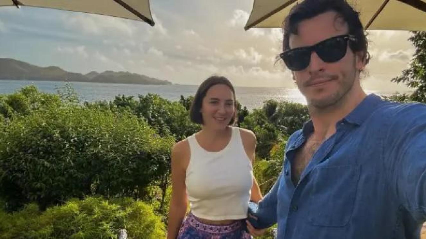 Íñigo Onieva junto a Tamara Falcó.