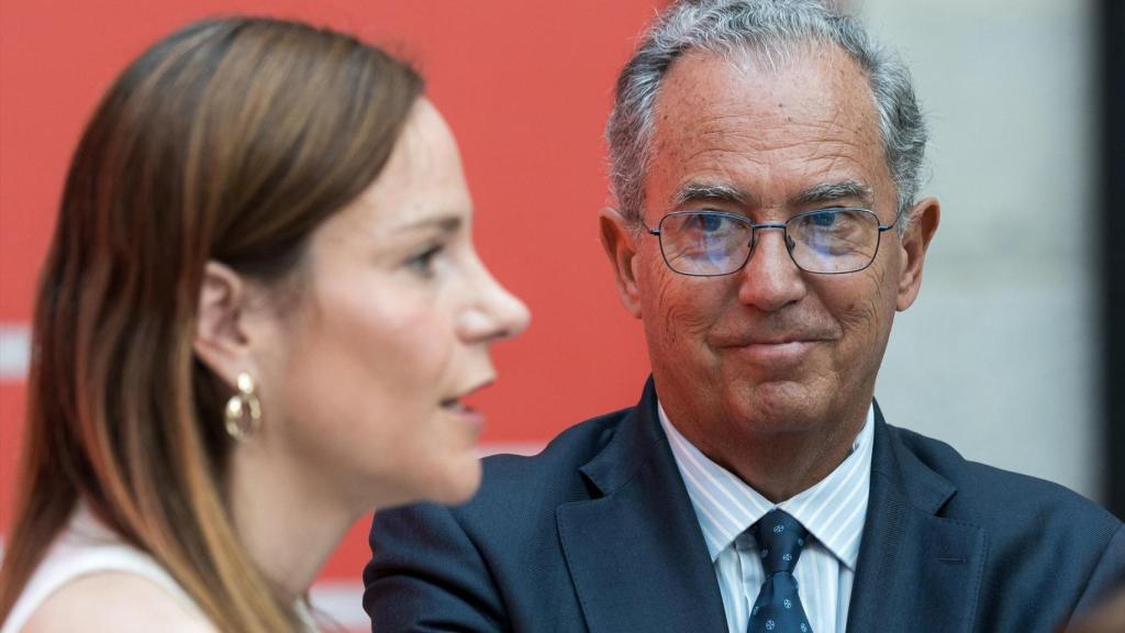 La portavoz de Vox en la Asamblea de Madrid, Isabel Pérez Moñino, y el presidente de la Asamblea de Madrid, Enrique Ossorio.