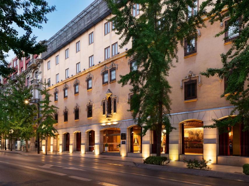 Fachada del hotel Santa Paula a la Gran Vía de Colón.