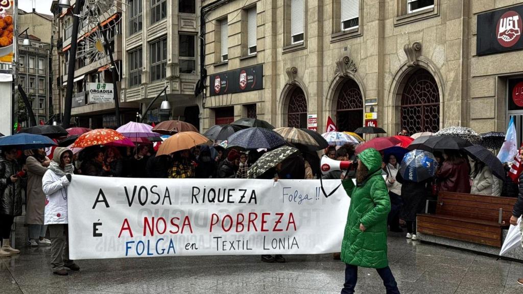 Trabajadores de Textil Lonia se manifiestan en Ourense.