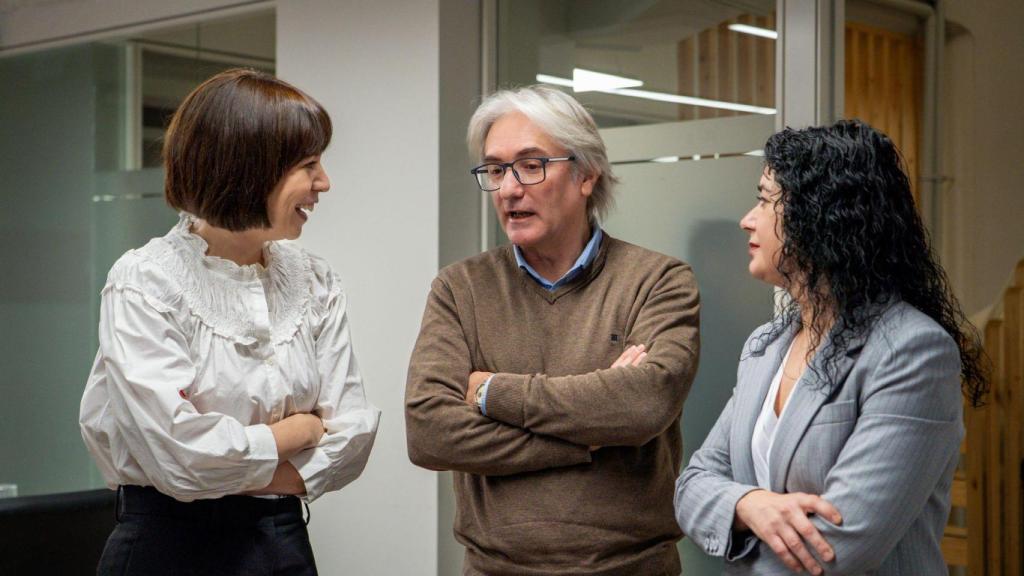 Morant junto a Tino Calero y Ana García. EE