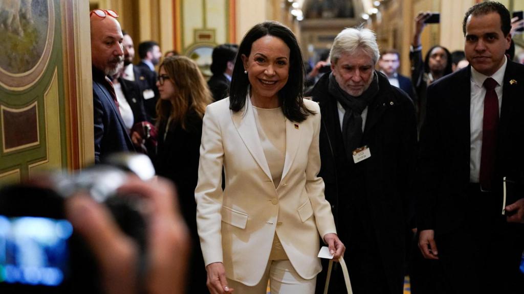 La líder opositora venezolana María Corina Machado llega al Capitolio de Estados Unidos para reunirse con senadores estadounidenses después de su reunión con el presidente estadounidense Donald Trump en la Casa Blanca, en Washington, DC, Estados Unidos, el 15 de enero de 2026.