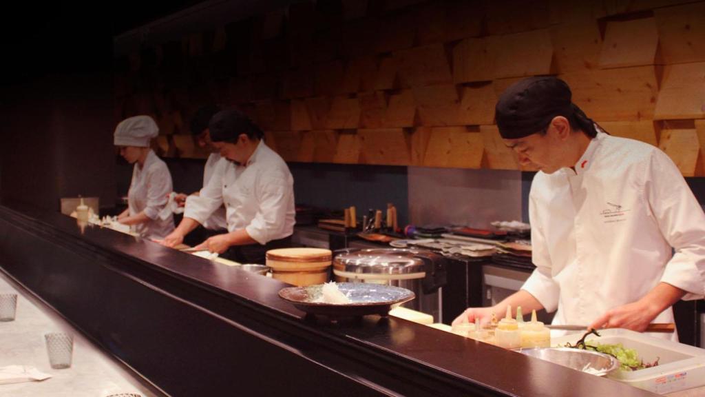 La barra omakase del restaurante Ricardo Sanz Wellington.
