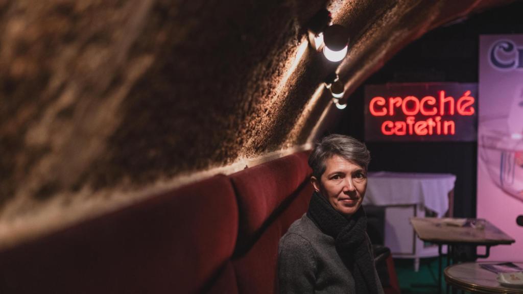 Teresa Cardona en Cafetín Croché de San Lorenzo de El Escorial, el pub que sale en sus novelas.