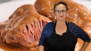 Isabel, cocinera y las carrilleras en salsa perfectas.