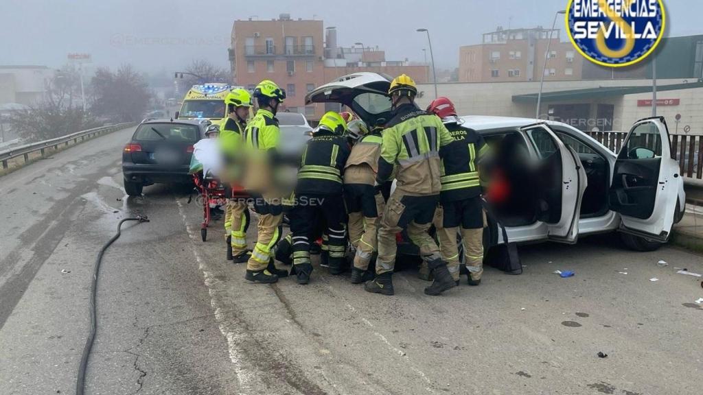 Accidente en la A-8002 en la entrada a Sevilla.