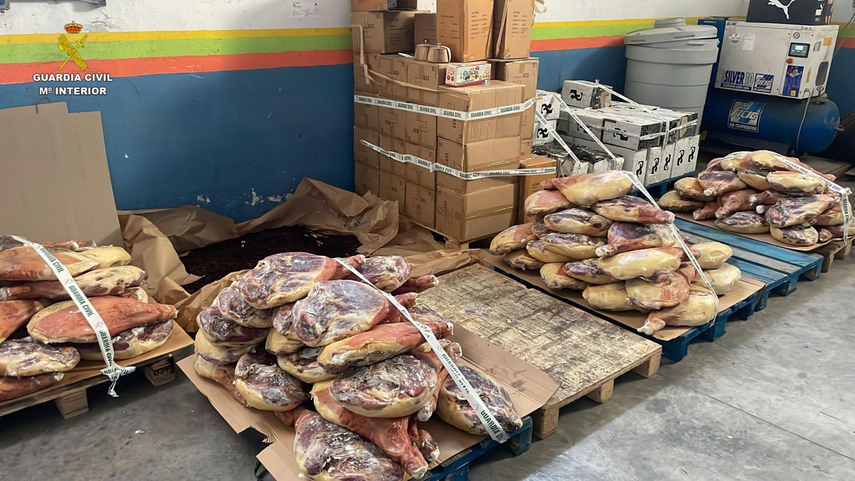 Carga incautada por la Guardia Civil durante el operativo.