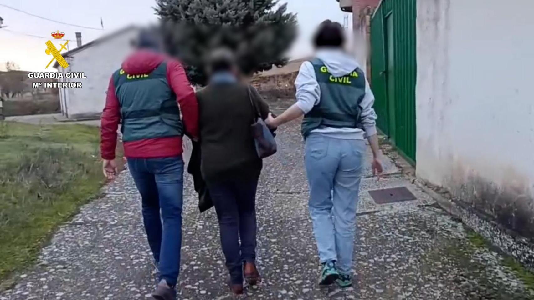 Detención de la falsa doctora por la Guardia Civil en Burgos