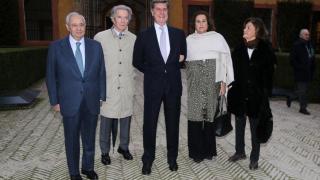 Cayetano Martínez de Irujo, con su hermano Fernando, Alfonso Díez y Carmen Tello en Sevilla, en la presentación de los actos conmemorativos del Centenario de la duquesa de Alba en Sevilla.