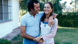 Isabel Preysler ha hablado con Julio Iglesias tras el escándalo: todos los detalles y cómo es su relación en la actualidad