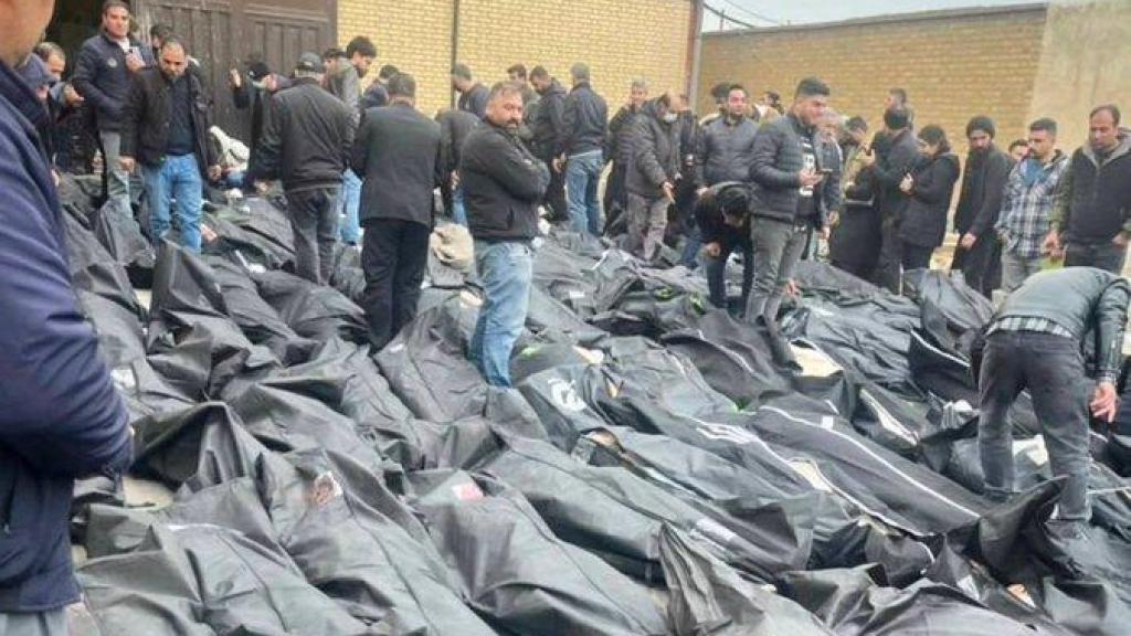 Cuerpos de manifestantes iraníes amontonados en una morgue improvisada.