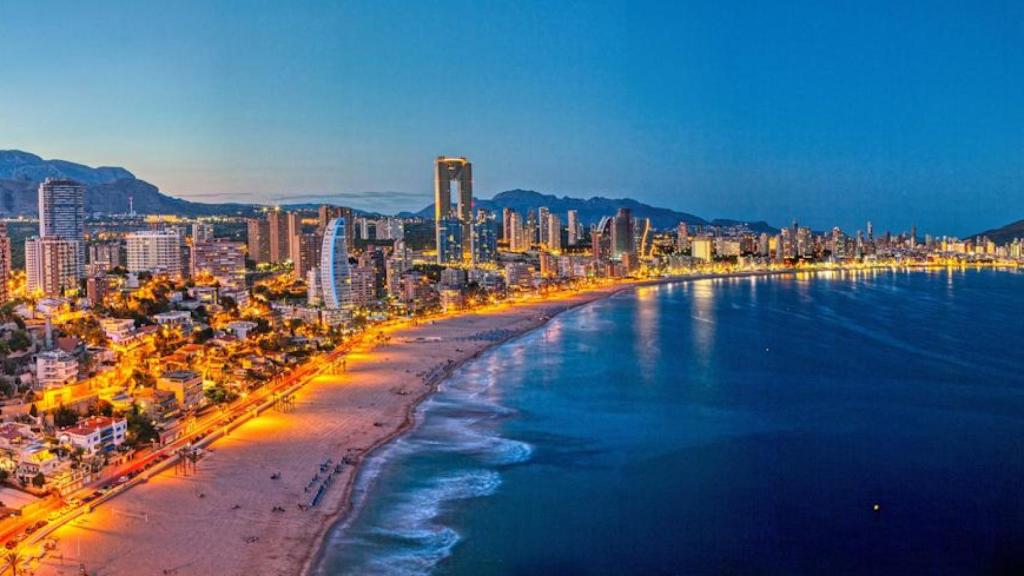 Skyline de la playa de Poniente de Benidorm.