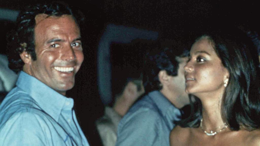 Isabel Preysler y Julio Iglesias en una imagen captada en 1970.