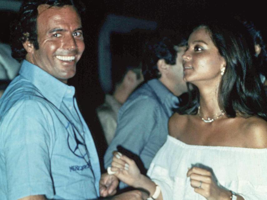 Isabel Preysler y Julio Iglesias en una imagen captada en 1970.