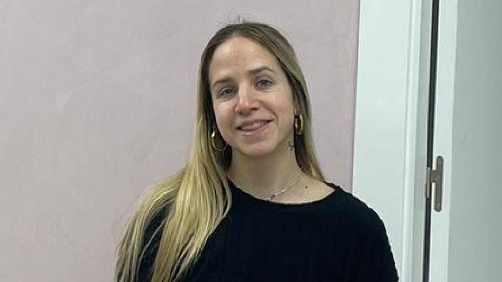 Sandra Pardos en el interior de su nuevo negocio en el Actur