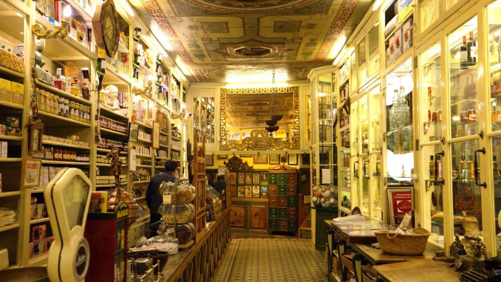 Interior de Ultramarinos La Confianza, Huesca.