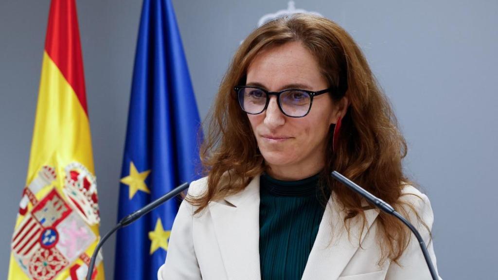 Mónica García, ministra de Sanidad, en una rueda de prensa este viernes.