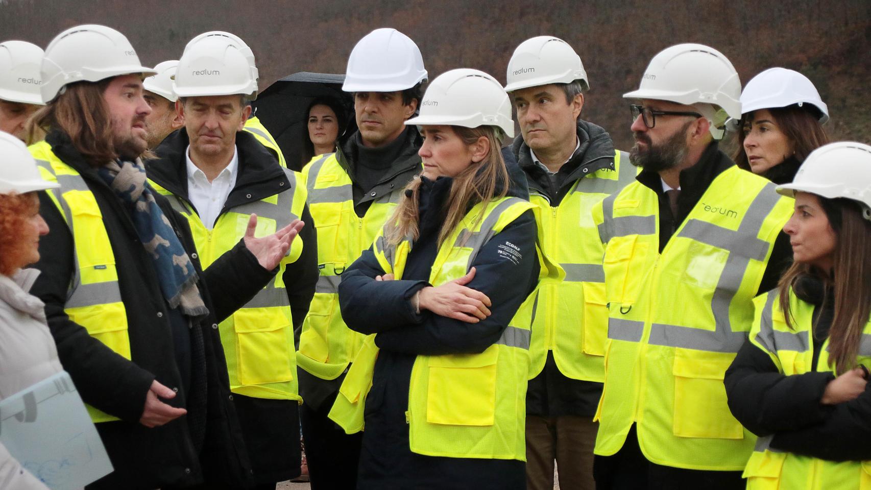 La vicepresidenta tercera del Gobierno y ministra para la Transición Ecológica y el Reto Demográfico, Sara Aagesen, visita el proyecto La Robla Green acompañada por el subdelegado del Gobierno Héctor Alaiz y el presidente de la Diputación, Gerardo Álvarez Courel