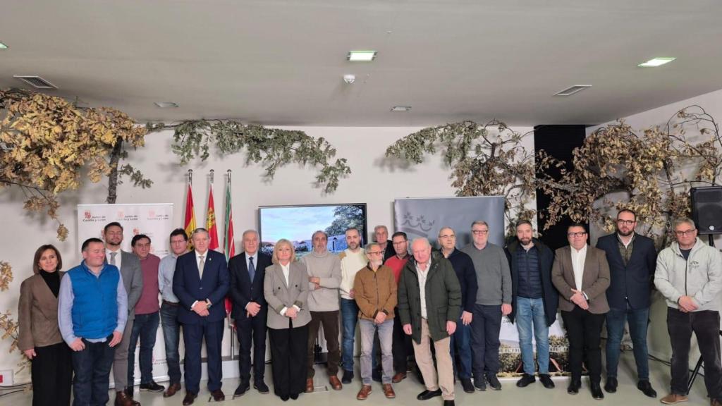 Firma del protocolo con alcaldes de la zona de Sanabria