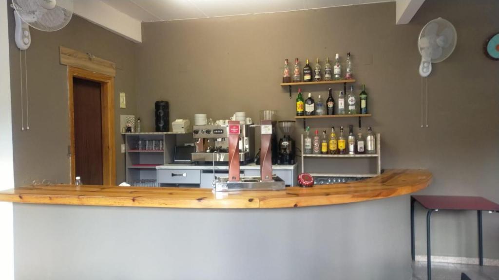 La barra del bar de Javi en Beamud.
