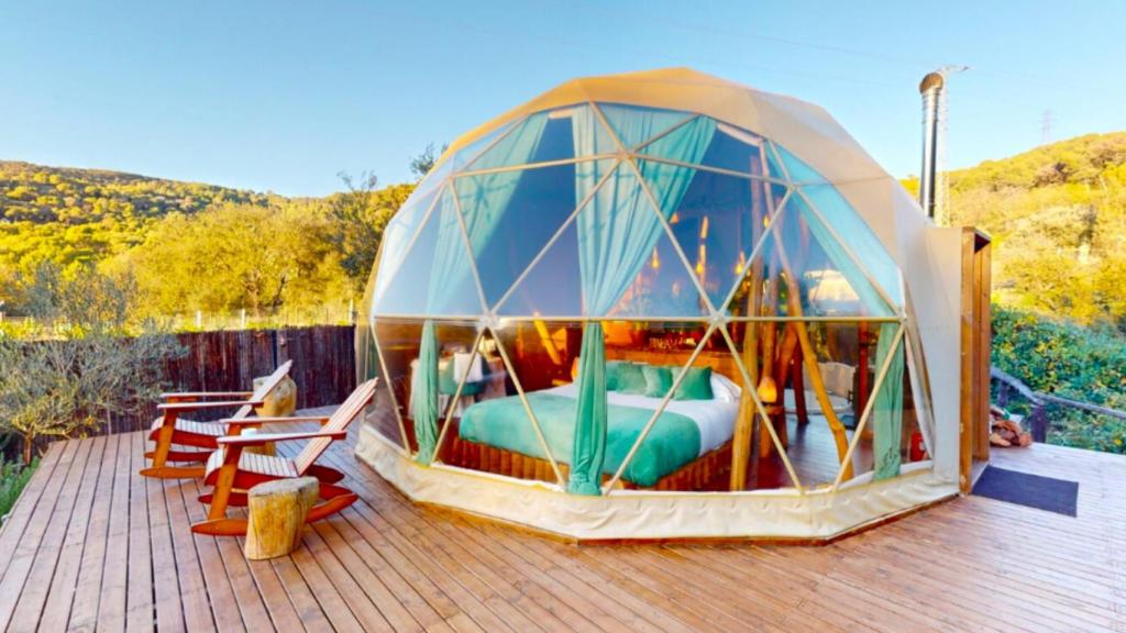 La 'casa burbuja' en mitad del bosque donde es imposible no desconectar y que arrasa desde la pandemia