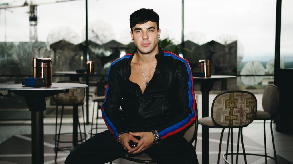 Óscar Casas nos atiende a raíz de la presentación de su película 'Ídolos' y nos habla de las mujeres de su vida.