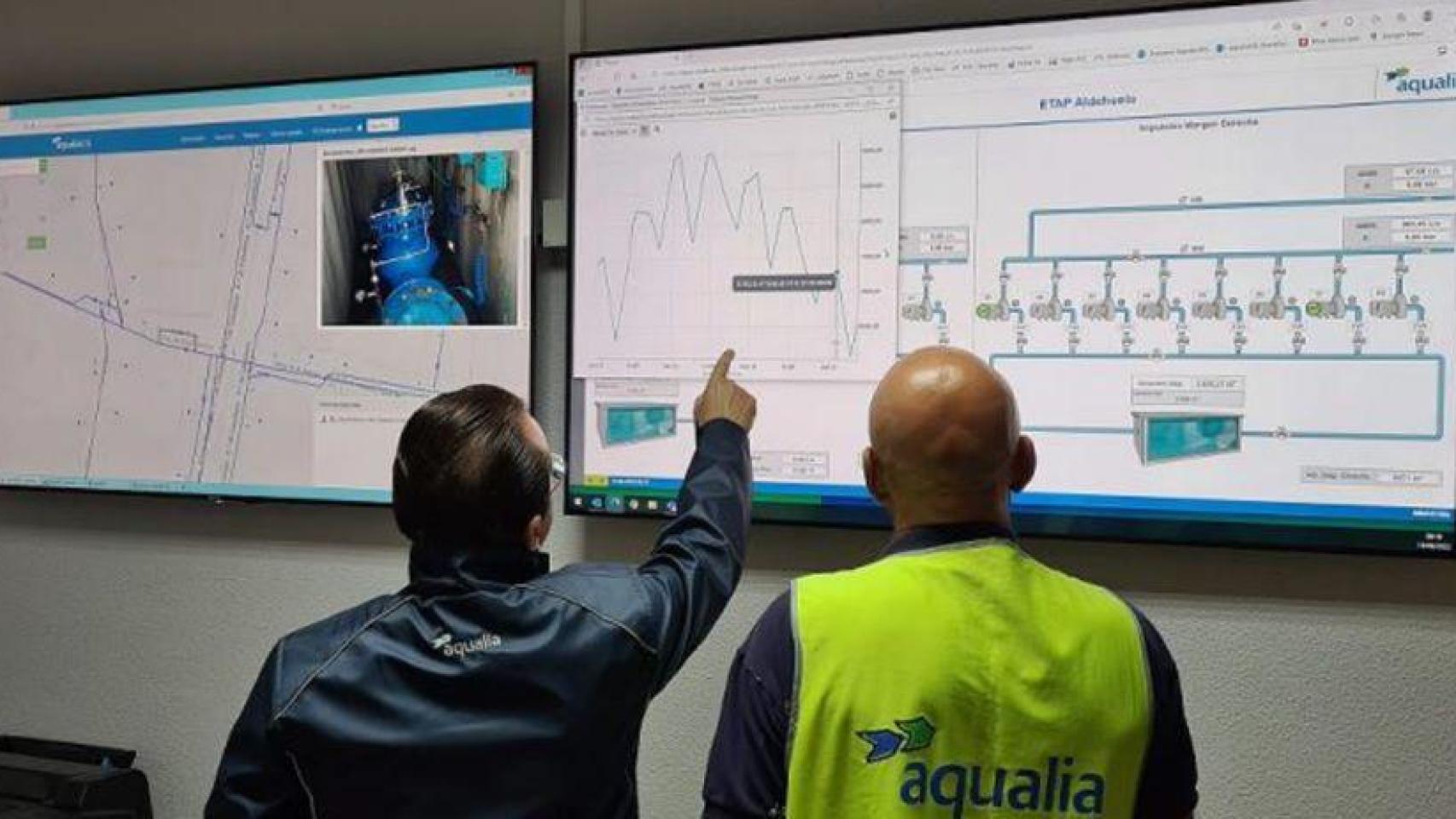 Técnicos del servicio de aguas de Salamanca