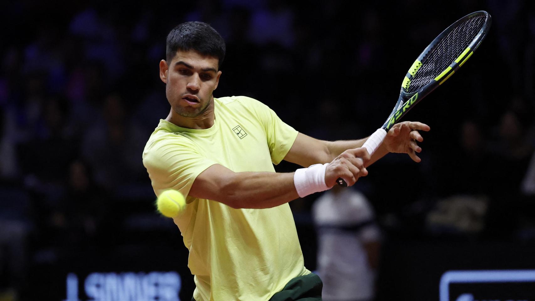 Carlos Alcaraz, en el partido de exhibición ante Jannik Sinner.