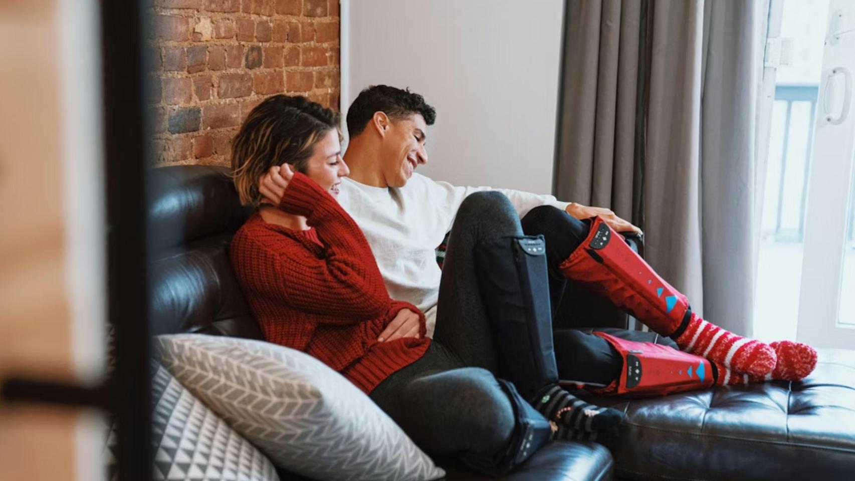 Dos jóvenes descansando