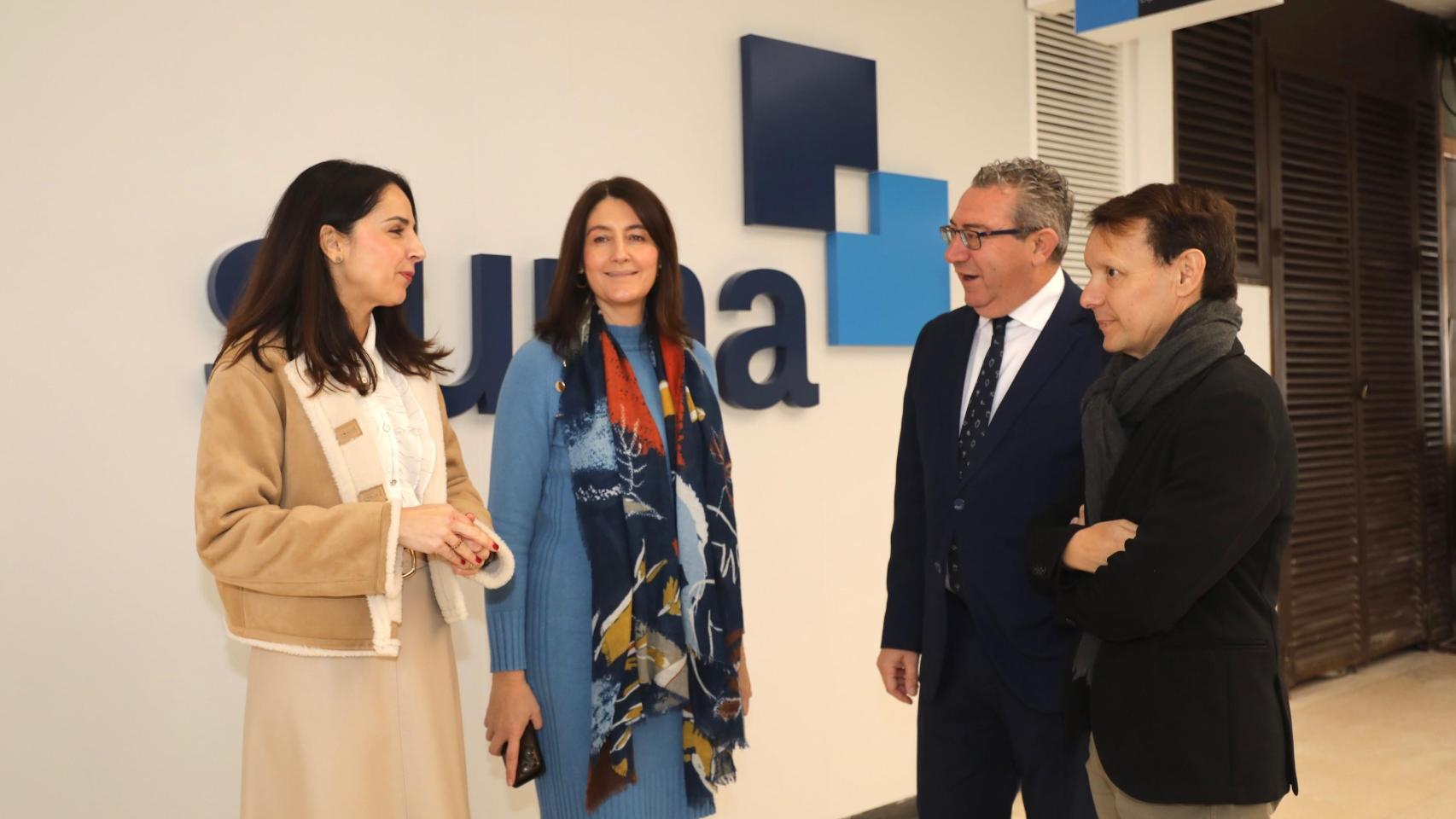 La vicepresidenta segunda, Marina Sáez, y el director de SUMA, José Antonio Belso y el presidente de la Diputación, Toni Pérez.