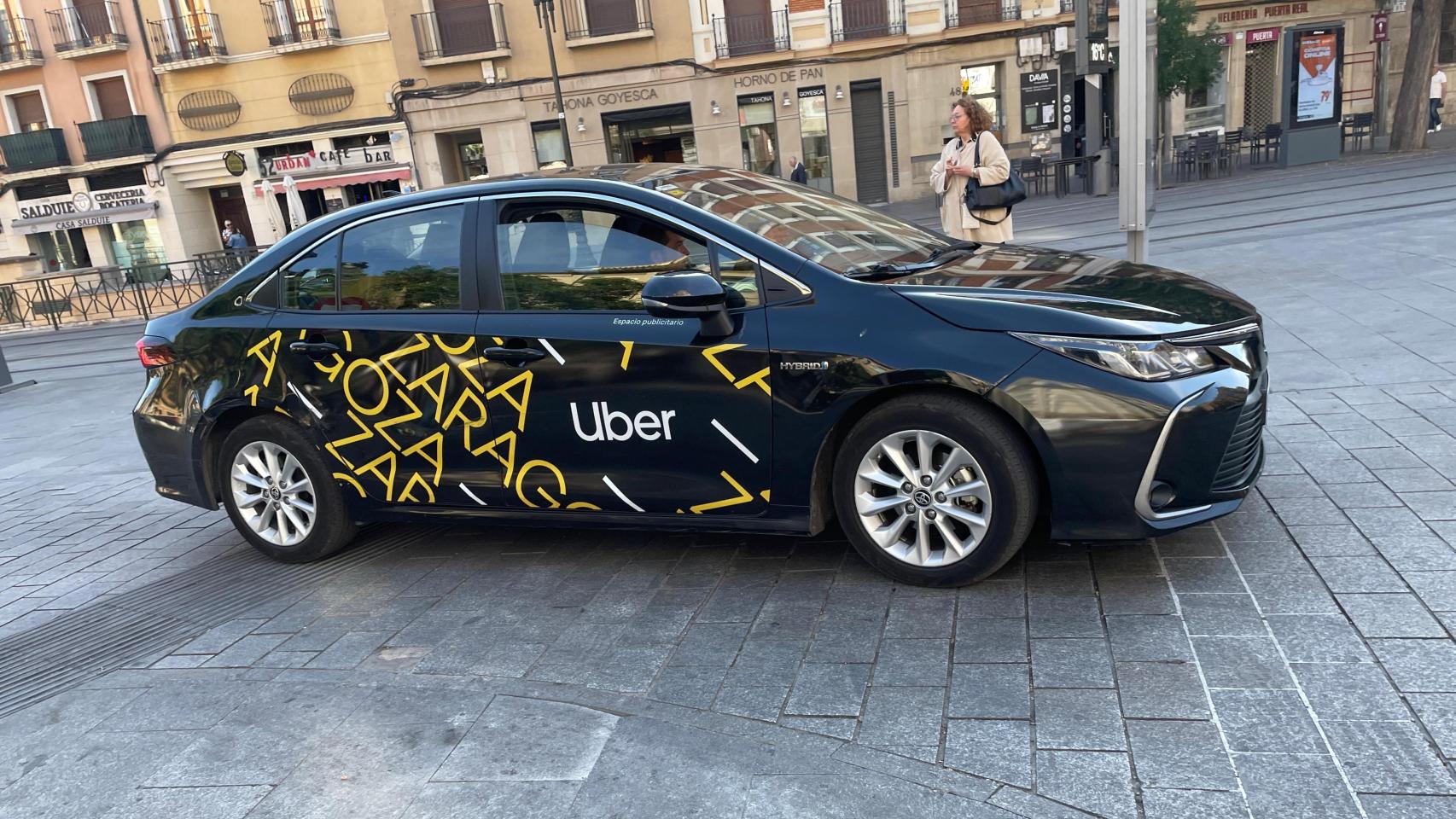 Una VTC de Uber en Zaragoza.