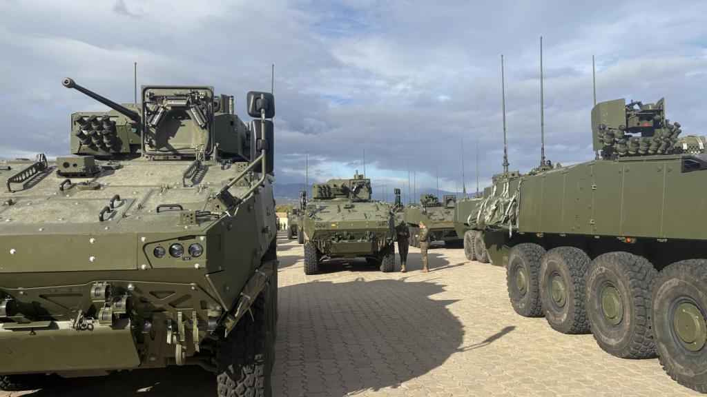 Vehículos 8x8 Dragon en su ceremonia de entrega