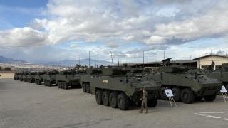 Carros 8x8 Dragón en el acto de entrega