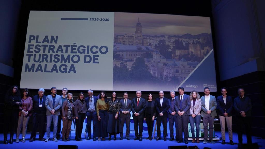 Autoridades y empresarios en la presentación del plan estratégico de turismo de Málaga capital.