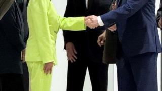 El director de la CIA, John Ratcliffe, durante su reunión con la presidenta interina de Venezuela, Delcy Rodríguez, en Caracas .