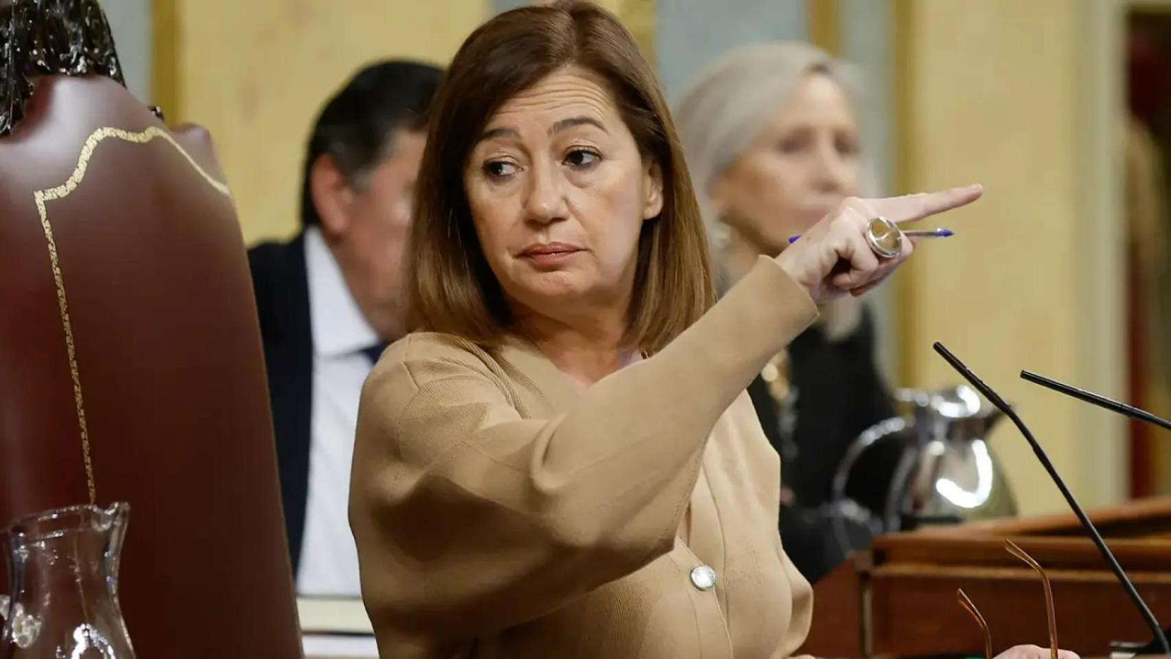 La presidenta del Congreso, Francina Armengol, dirigiendo un pleno.