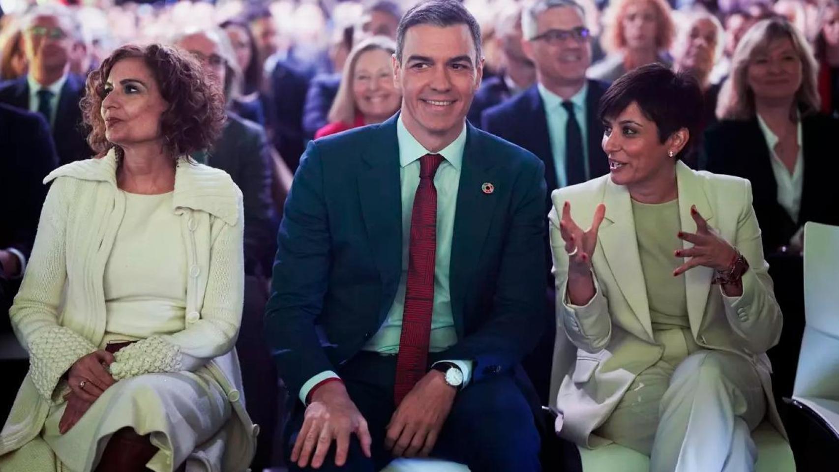 María Jesús Montero, Pedro Sánchez e Isabel Rodríguez, durante un foro de vivienda celebrado el año pasado.