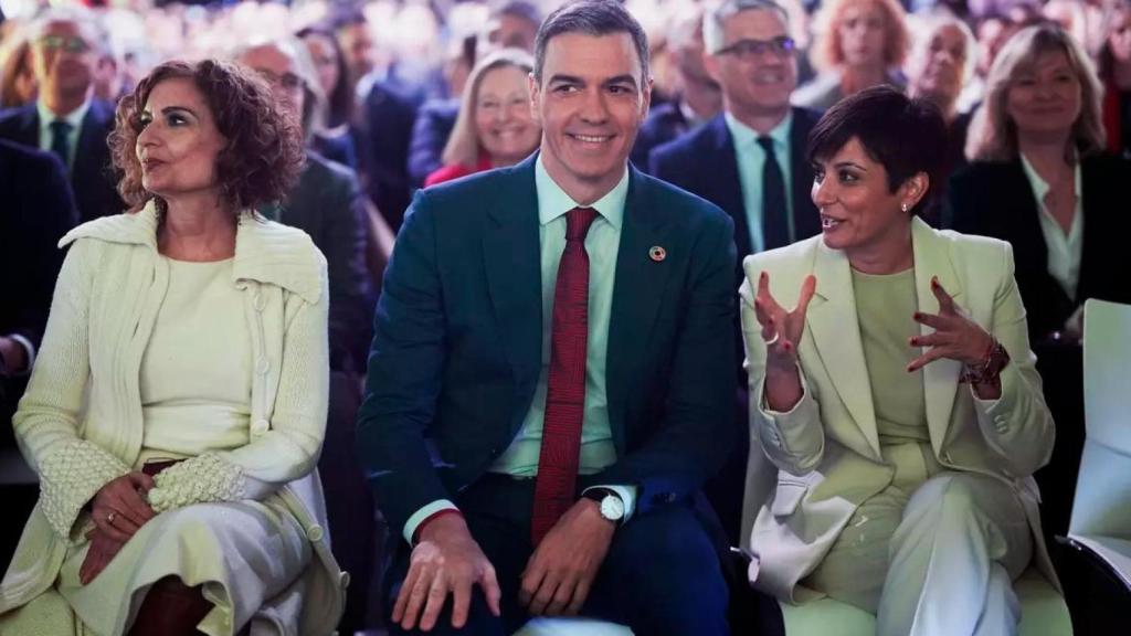 María Jesús Montero, Pedro Sánchez e Isabel Rodríguez, durante un foro de vivienda celebrado el año pasado.