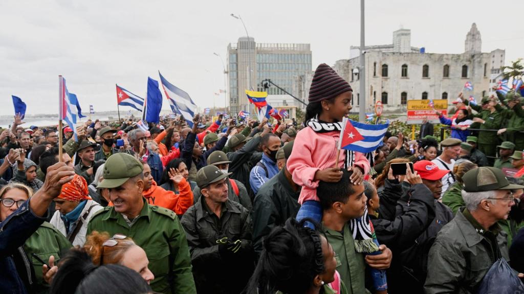 Marcha frente a la embajada de Estados Unidos en La Habana para denunciar la captura de Nicolás Maduro.