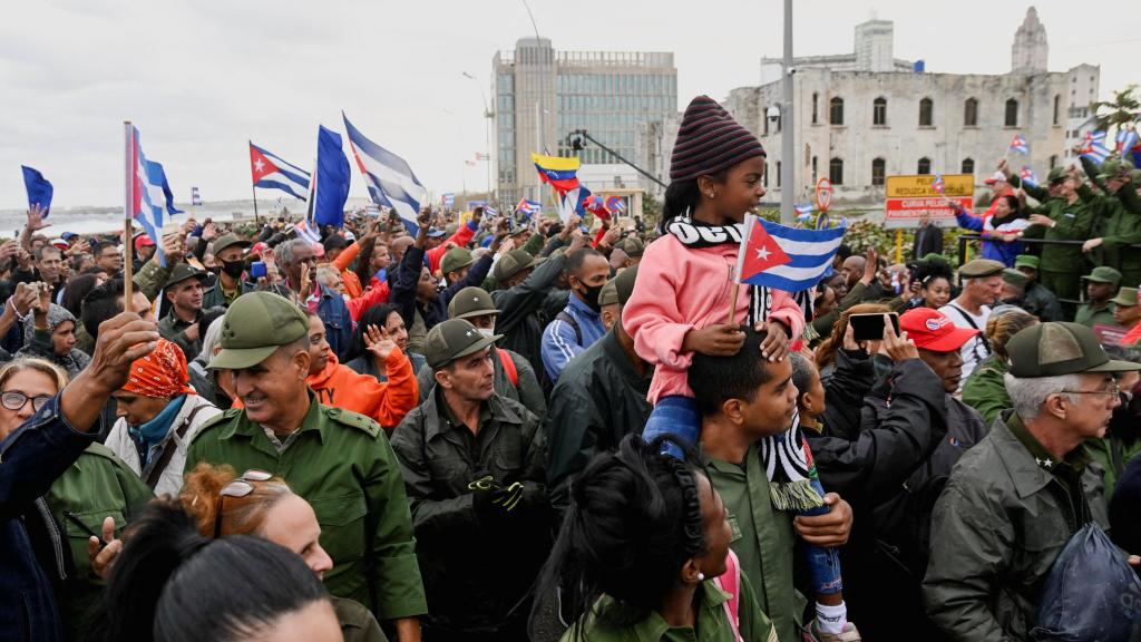 Marcha frente a la embajada de Estados Unidos en La Habana para denunciar la captura de Nicolás Maduro.
