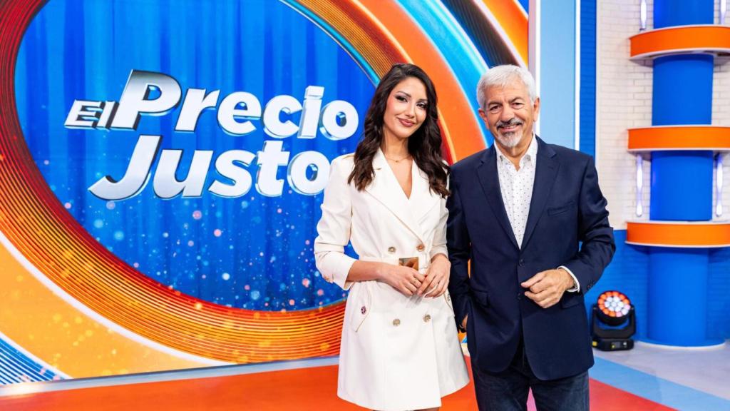 Carlos Sobera y Tania Medina en el plató de la nueva etapa de 'El precio justo' en Telecinco.