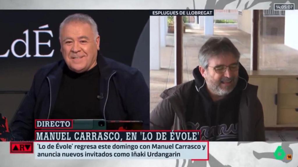 Antonio García Ferreras y Évole, agachado, en 'Al rojo vivo'.