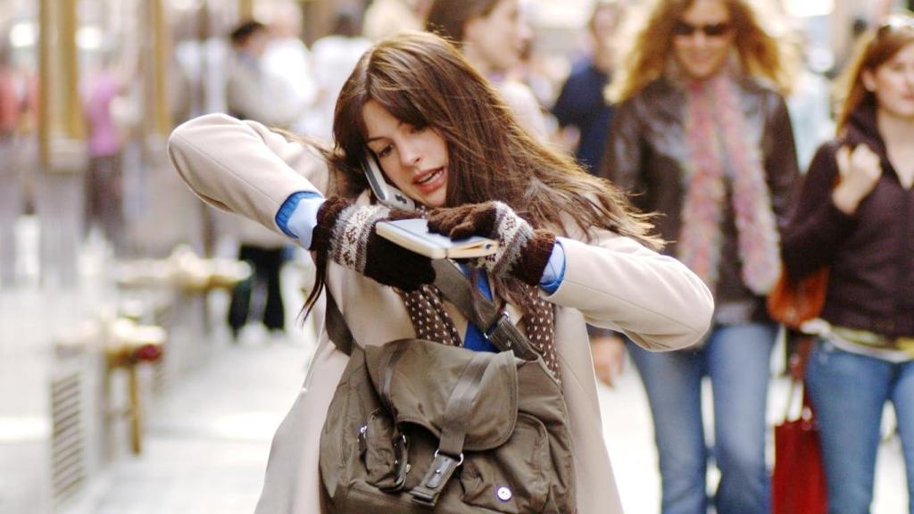 Anne Hathaway en un 'frame' de la película 'El Diablo Se Viste de Prada' (20th Century Fox, 2006).